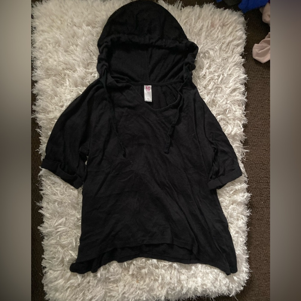 Hooded black lightweight shirt in size 14/16